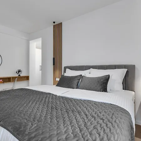 Easy Times 2 - Exklusiv マカルスカ